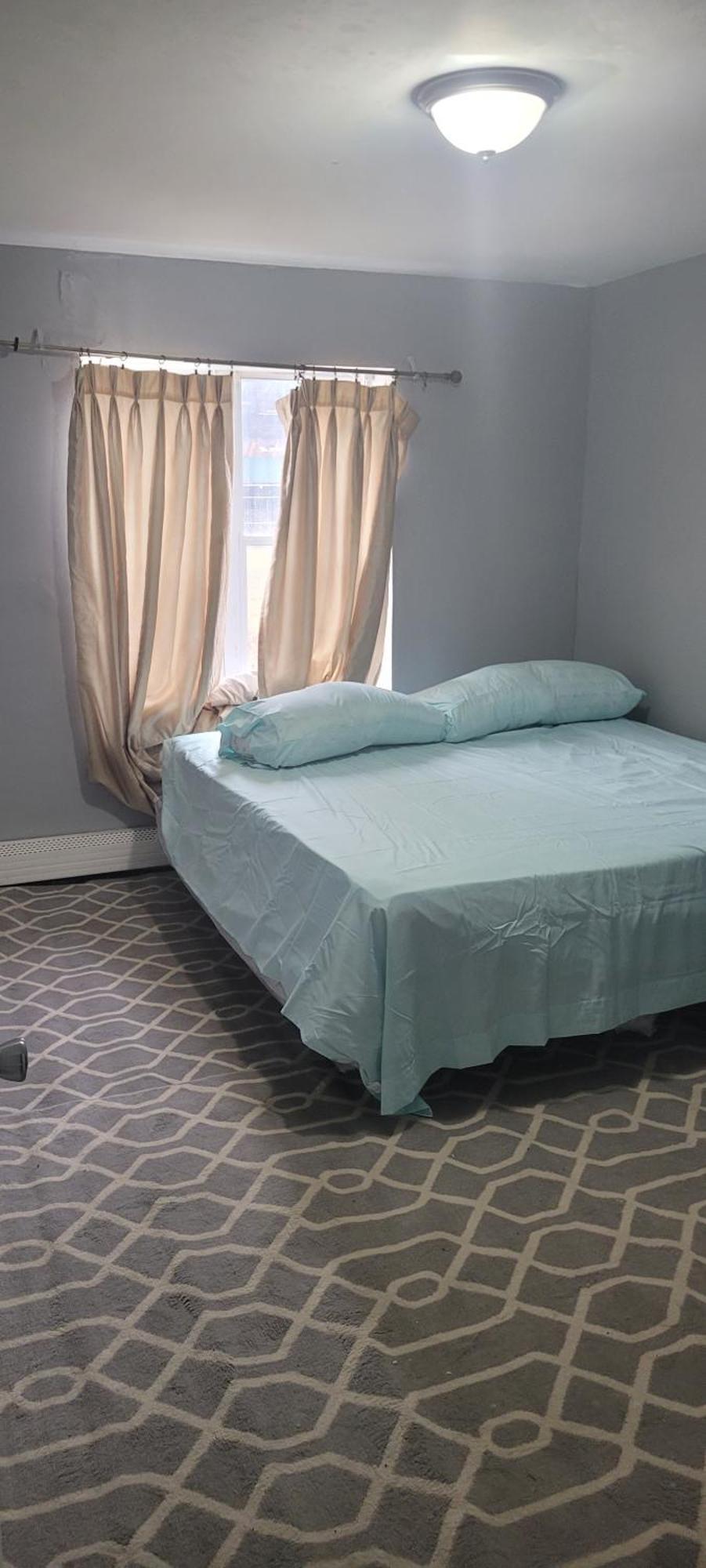 Room In A Beach House With King Size Bed In A Landlord Hosted Three Bedroom Apartment New York Exterior photo