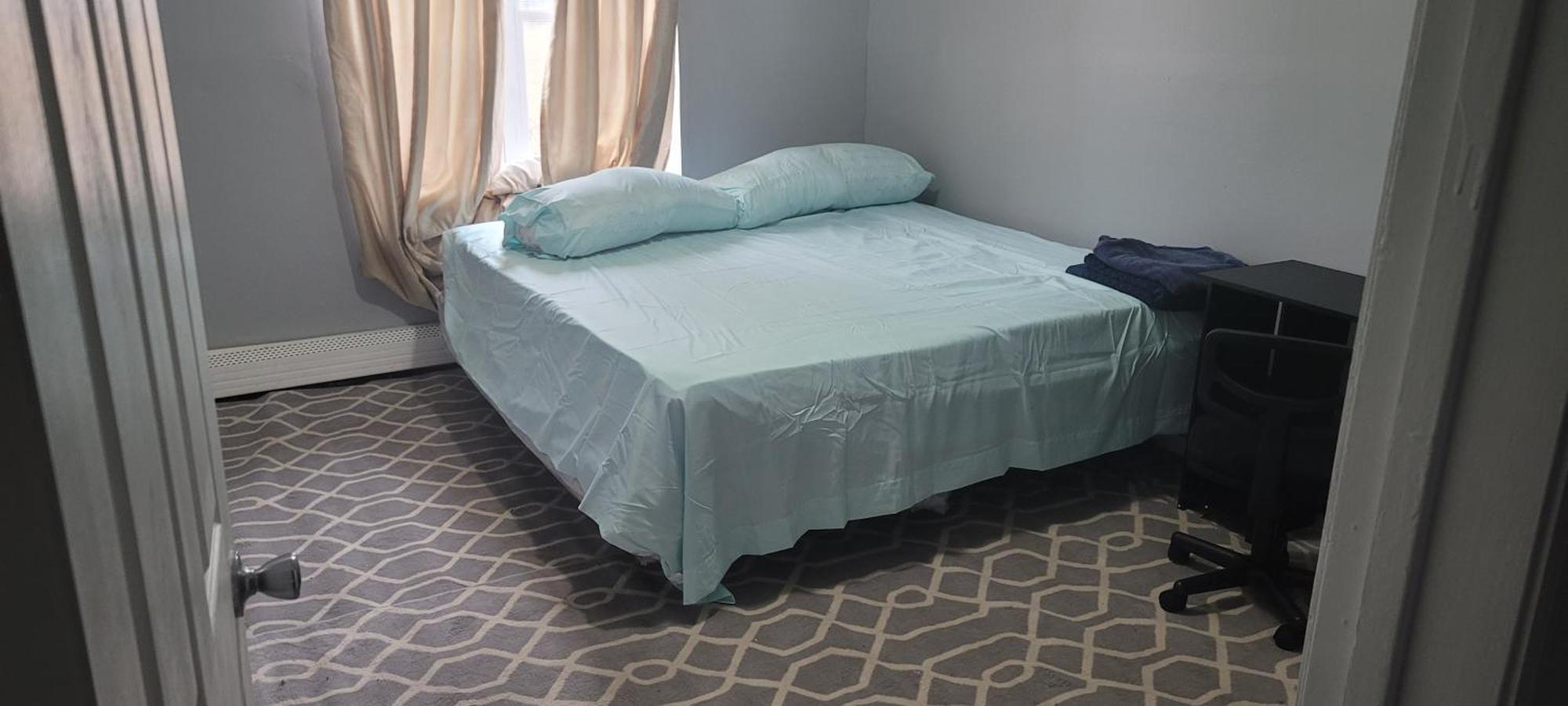 Room In A Beach House With King Size Bed In A Landlord Hosted Three Bedroom Apartment New York Exterior photo